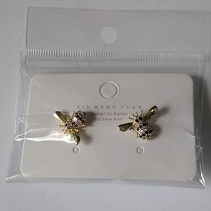 925 Sterling Silver Buzzing B Earrings